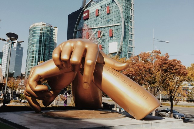 10 Ordinary People Who Outsmarted The System