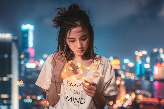 10 Embarrassing Things Every Girl Secretly Does