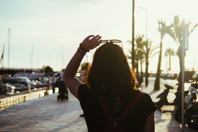 Why Friends Seem Happier: The Science