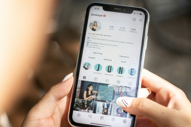 Why Friends Seem Happier: The Science