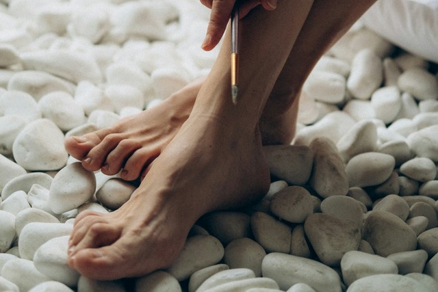 What To Do If Your Heels Crack