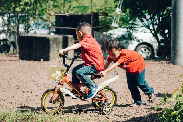 How To Teach A Child To Ride A Bike