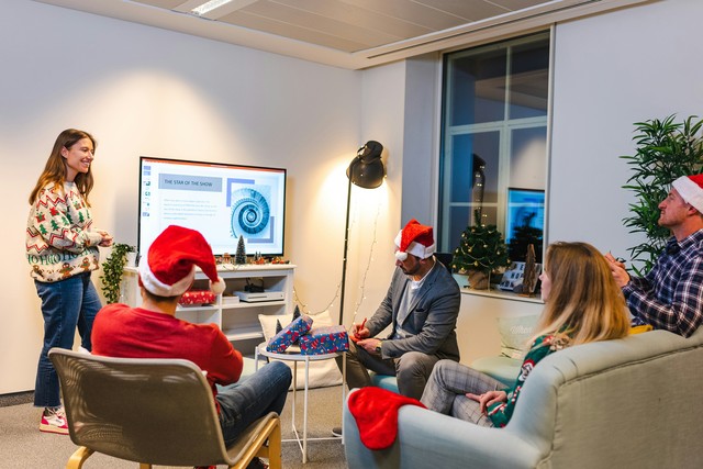 Should You Create A Christmas Atmosphere At Work?