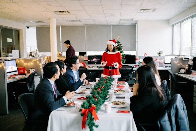 10 Ideas For A Christmas Office Party