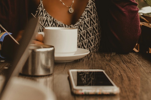 10 Clear Signs He Misses You
